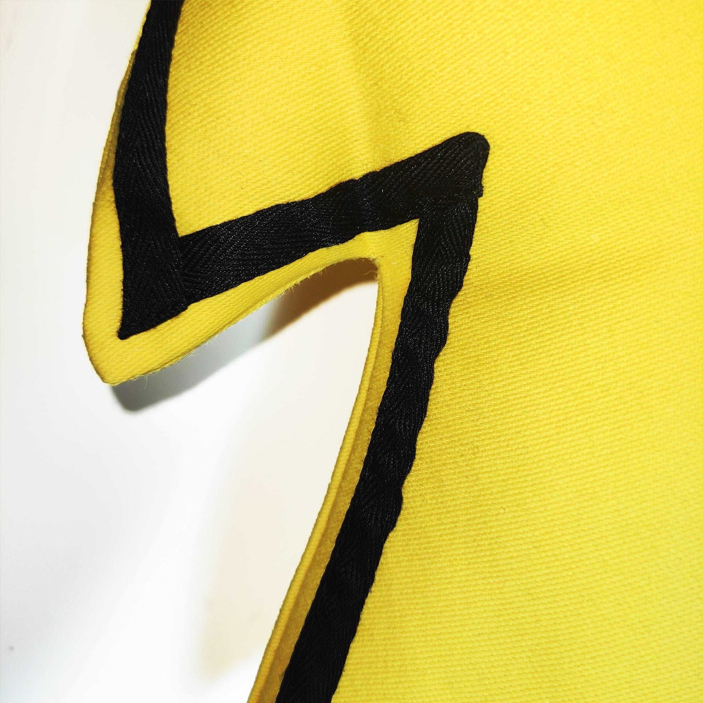 Dieses Blitz Kissen ist das perfekte Akzent-Kissen für ein Rock 'n' Roll Wohnzimmer!