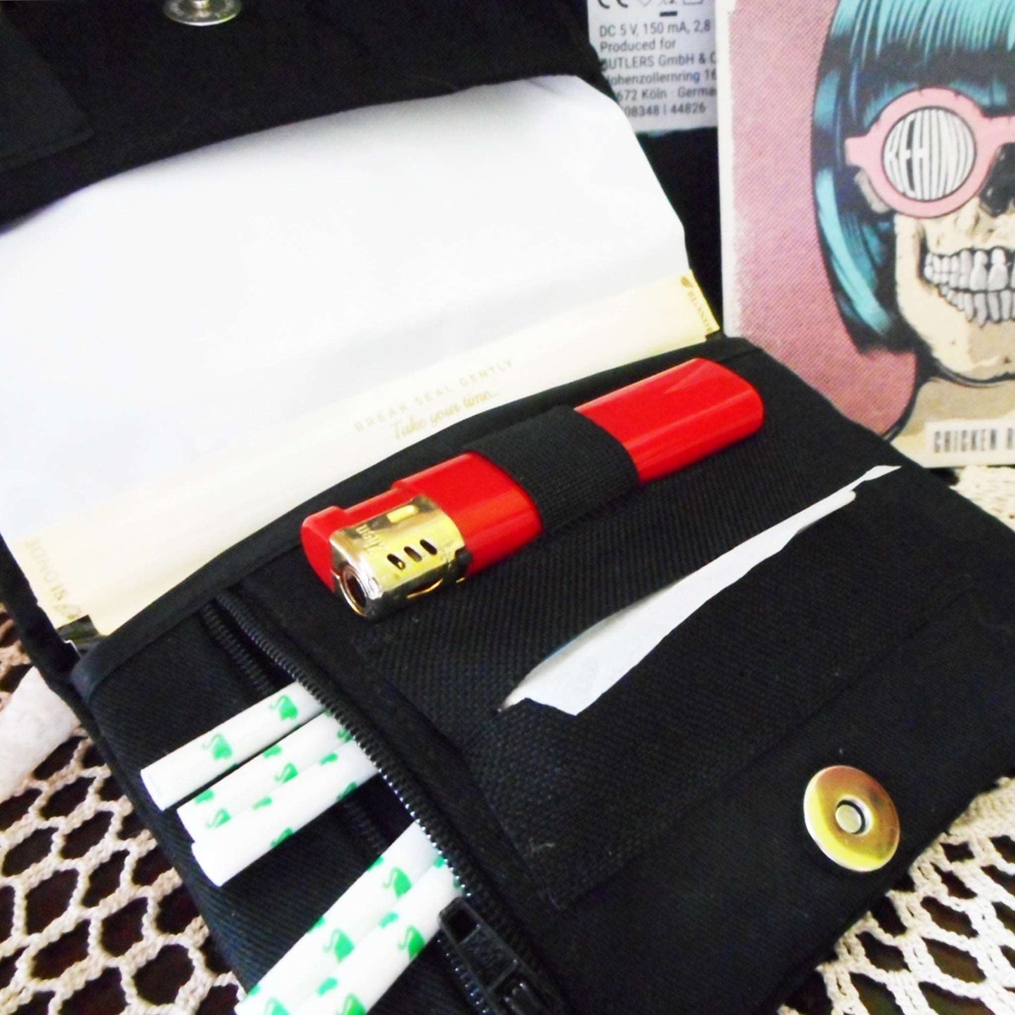 schwarzer Tabakbeutel mit schwarzem Futter