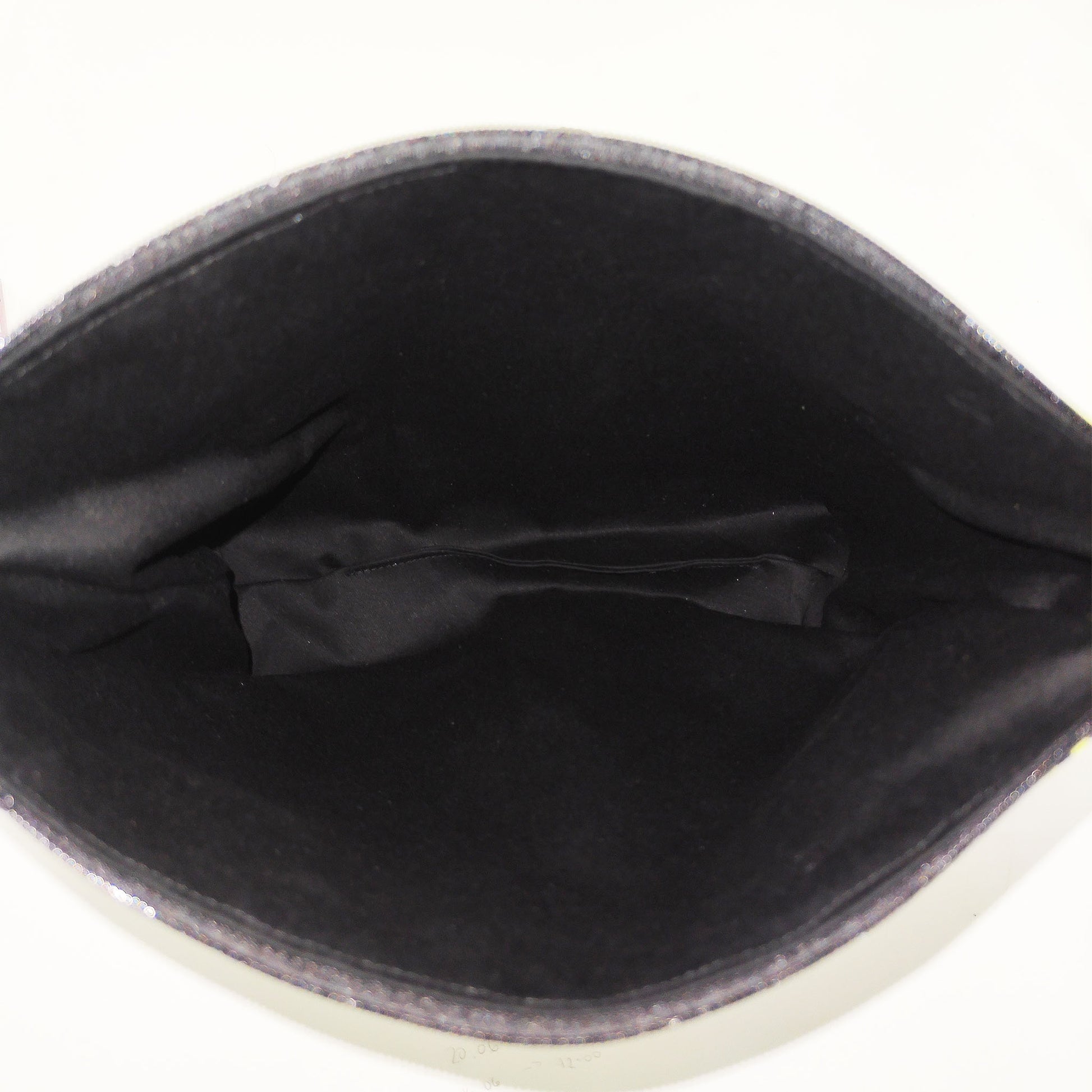 Handgefertigtes Täschchen in Rosatönen mit Gehirnmotiv. Perfekt für deinen Kleinkram und praktisch, da es in jede Tasche passt. Mit schwarzen Futterstoff.