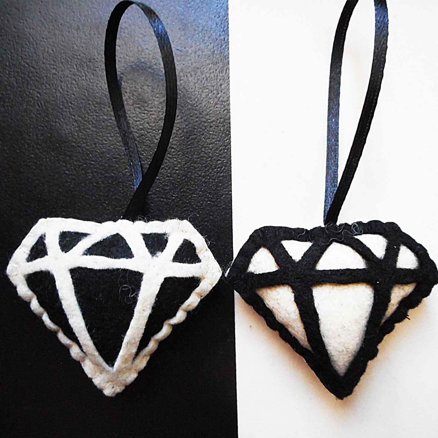 Diese "Yin und Yang" Diamant-Ornamente aus Filz sind handgenäht und werden als "2er-Set" geliefert. 