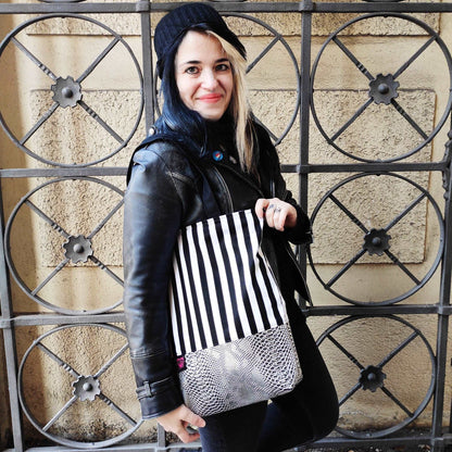 TOTE TASCHE: S/W Gestreift Silber Krokodil Lederimitat