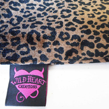 handgemachte tote Tasche aus Kurzvelour Stoff mit Leopardprint